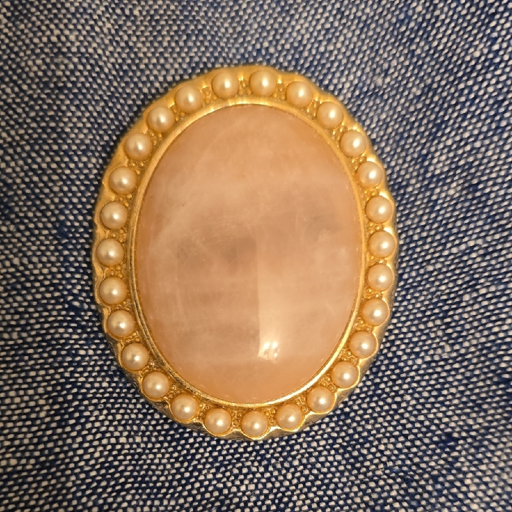 Elegant Gold and Cream Brooch